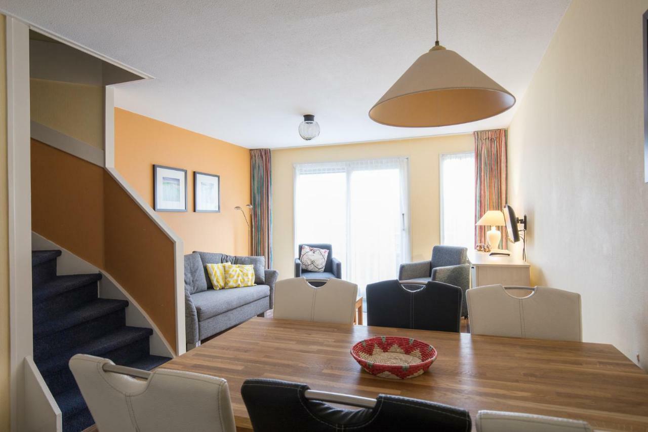 Appartement De Vrijbuiter, Resort Amelander Kaap Hollum  Exterior foto
